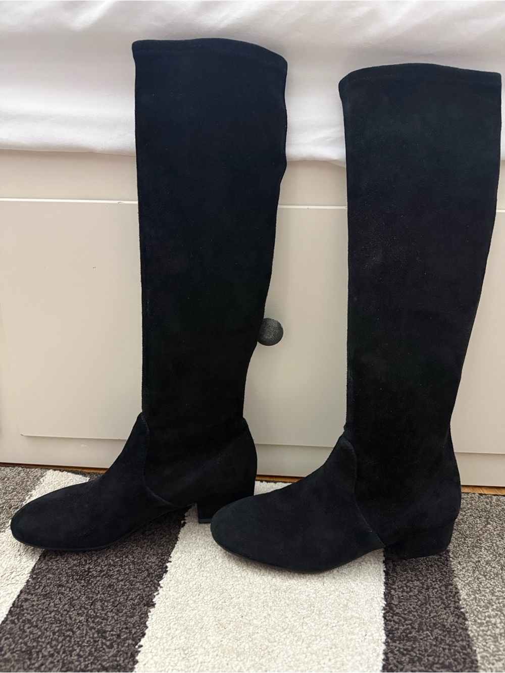 Stuart Weitzman Raissa Knee high stretch Suede Boots - Riding Style